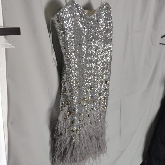 La Femme NWT $450 Silver Sequin Feather Mini Dress Size 12 Prom Cocktail Glam - Picture 8 of 10